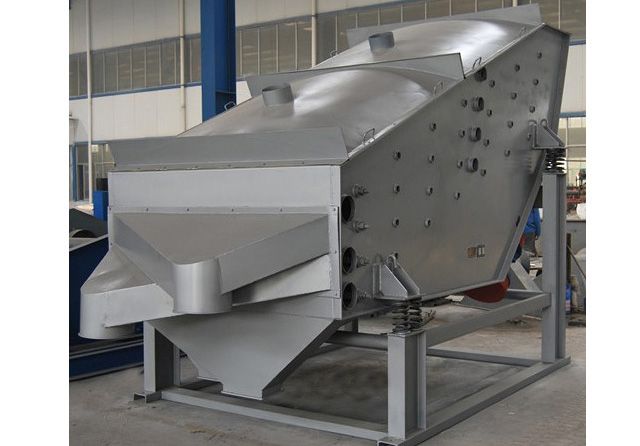 直線(xiàn)振動(dòng)篩輸料不暢，出料跑偏？這些要點(diǎn)你都做對(duì)了嗎？